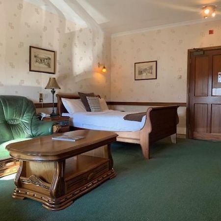 St Mary'S Hotel Golf & Country Club Pencoed Exteriör bild