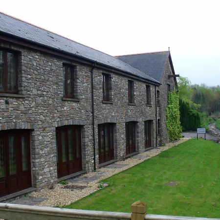 St Mary'S Hotel Golf & Country Club Pencoed Exteriör bild